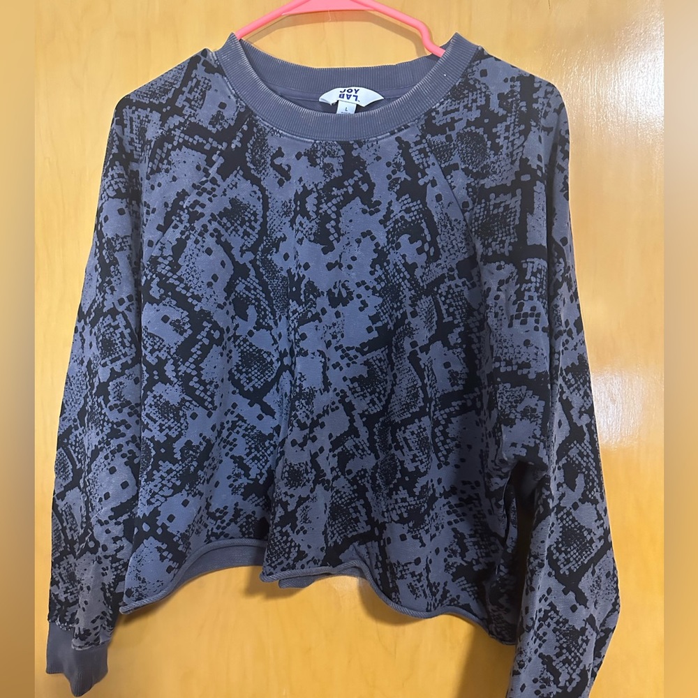 JoyLab active crop sweatshirt- snake print